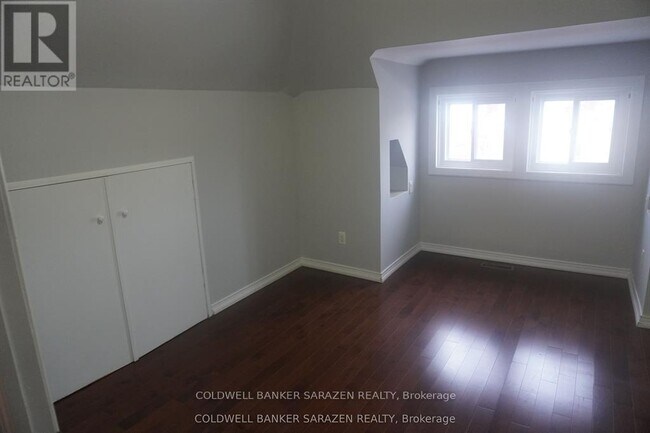 Photo - 326 Flora St