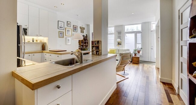 Building Photo - 409 Rue Dollard Unit 409