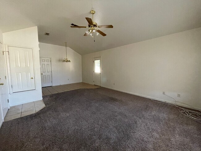 Photo - 4800 John David Dr Unidad B