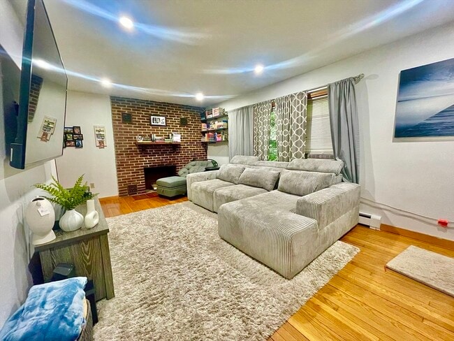 Photo - 166 Phelps St