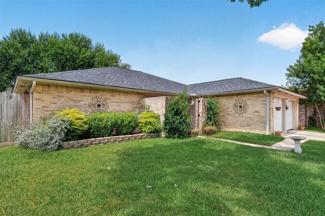 Photo - 15815 Thistledew Dr
