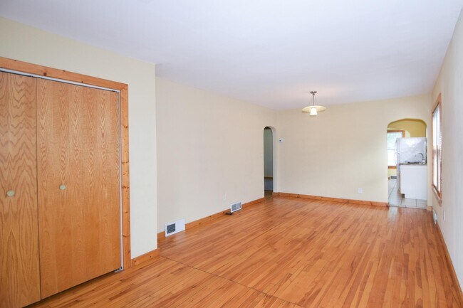 Photo - 910 Aldine St