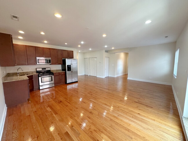 Photo - 3705 N Kedzie Ave