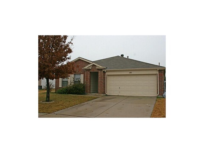 Building Photo - 3 Bedroom 2 Bath home for Lease in Denton