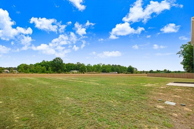 Photo - 307 Kenison Way