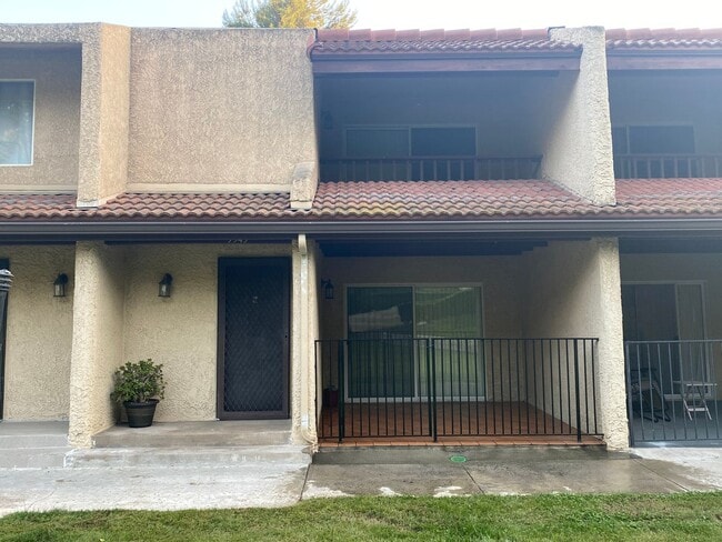 2 Bedroom TownHome - 2 Bedroom TownHome