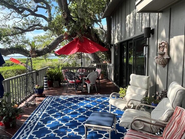 1335 Landings Dr