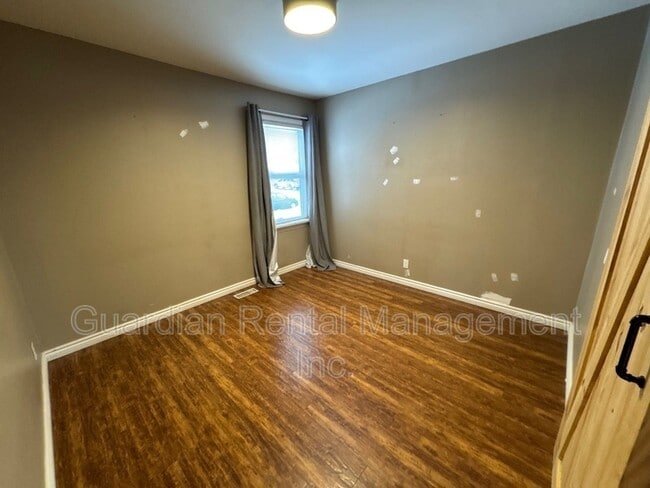 Photo - 478 Mary St E Unité Main Floor