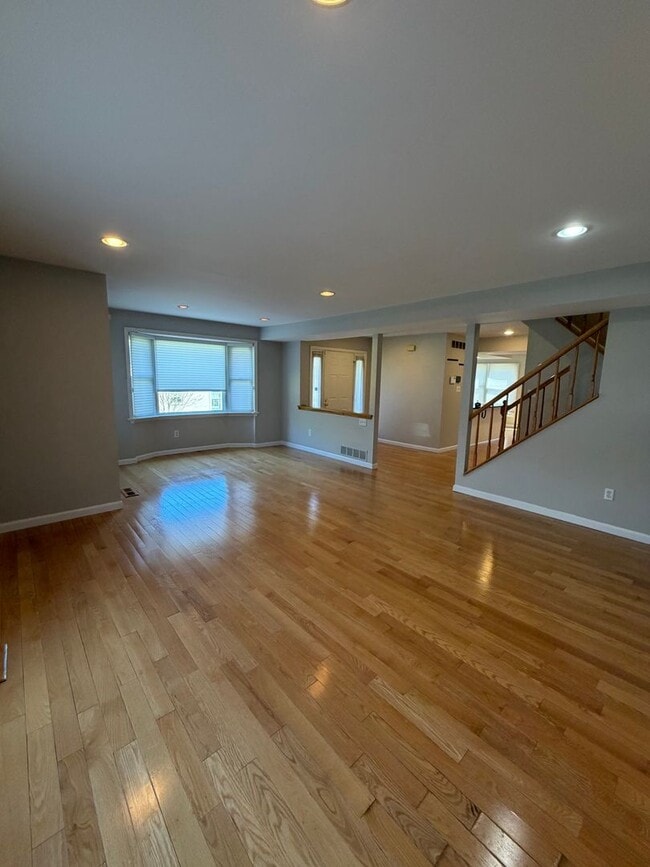 Photo - 3BR - WOODED VIEWS • FINISHED BASEMENT • BONUS LOFT • TE SCHOOL DISTRICT