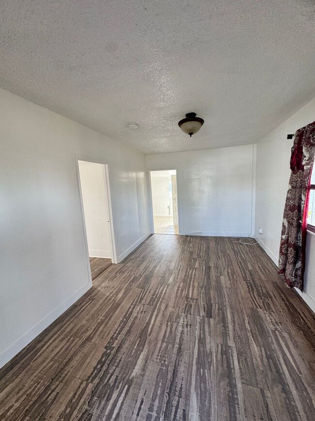 Photo - 3424 Winter St