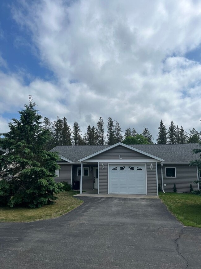 Building Photo - Pleasant Pine Acres Unit L-4
