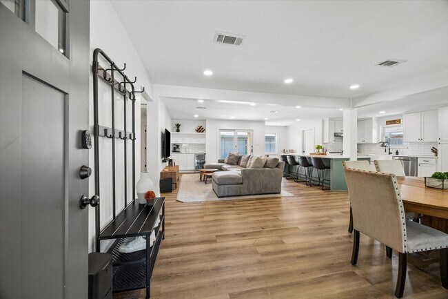 Photo - 5311 Hialeah Dr