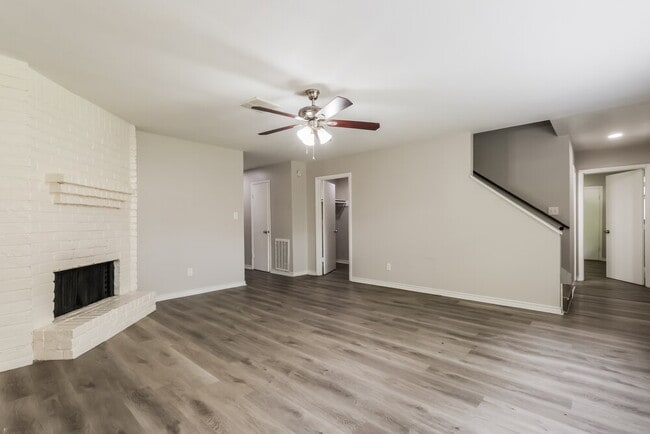 Photo - 25106 Lynbriar Ln