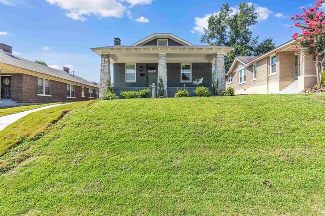 Building Photo - 2245 Monroe Ave