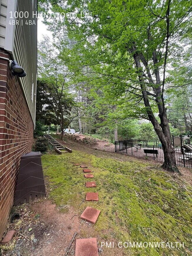 1000 Huntwood Ln