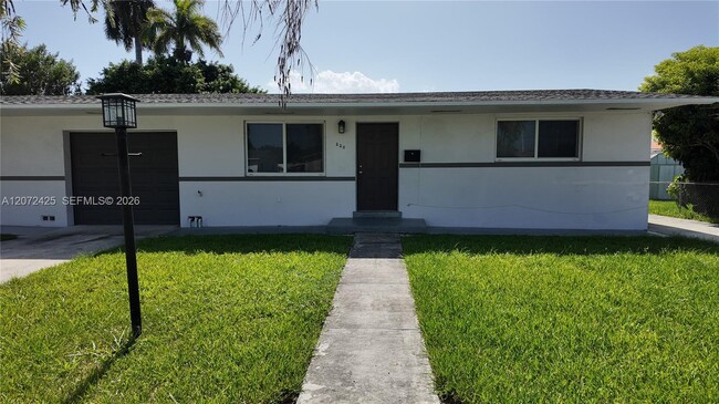 Building Photo - 220 SW 80th Ave Unit 220