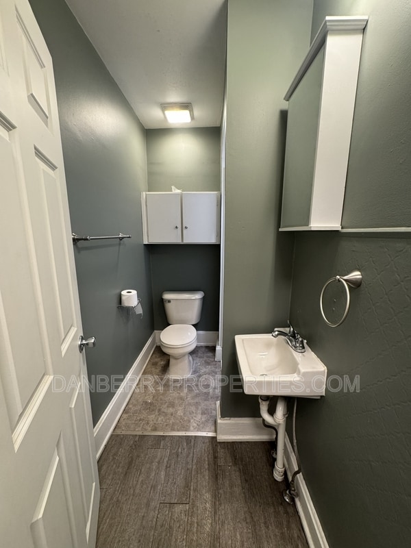 Photo - 915 N Main St