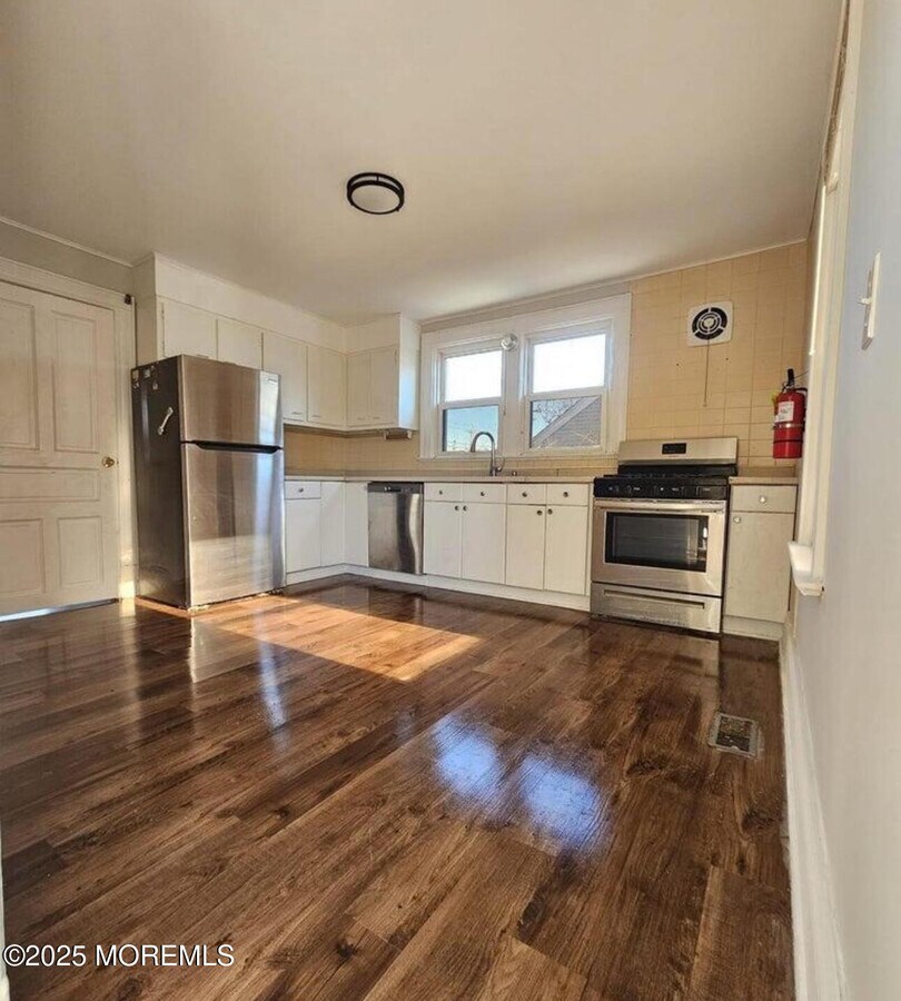 Photo - 458 West St