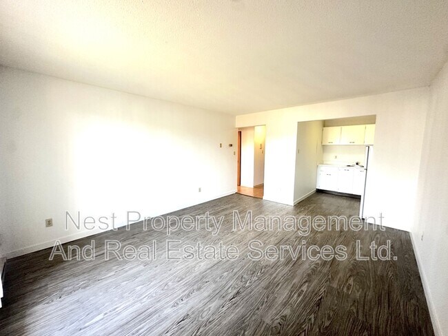 Photo - 776 Vaughan St