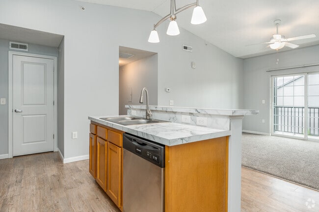 2BR, 2BA - 957SF - Kitchen