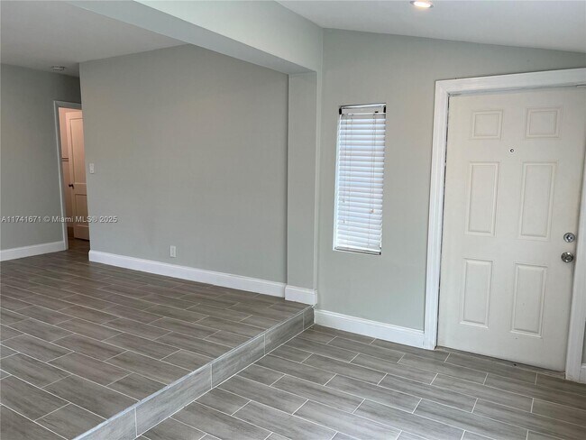 Photo - 325 SW 14th Ct Apartment Unit A