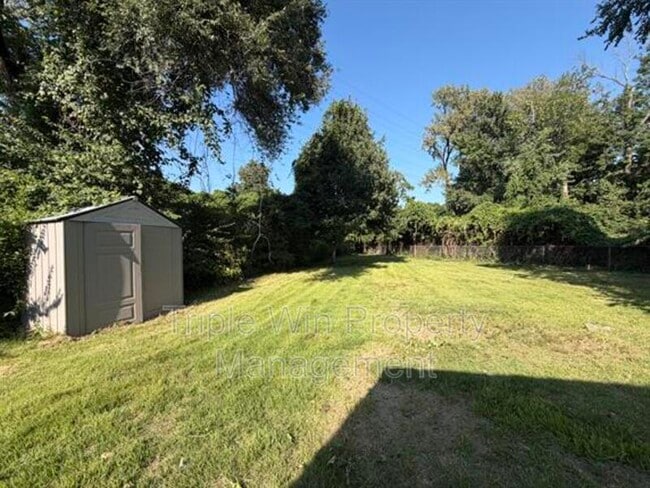 1570 Mendell Dr