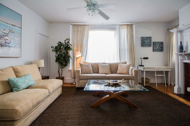 Photo - 1Br/1Bth unit! Hot Water included. Great location!