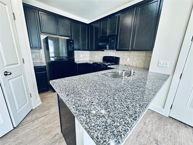 Photo - 2216 Creekside Ln