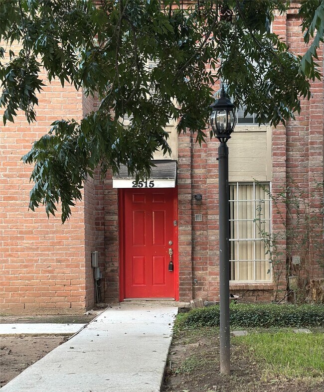 Building Photo - 2515 Oak Hill Dr Rental