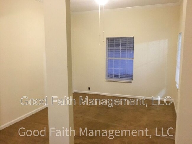 313 W 11th St