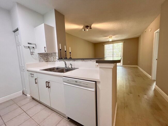 Photo - 630 S Sapodilla Ave Unit 204