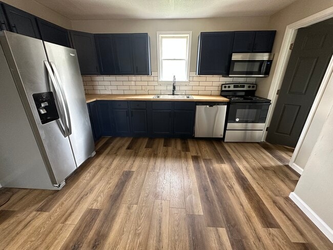 Photo - 511 Clinton St