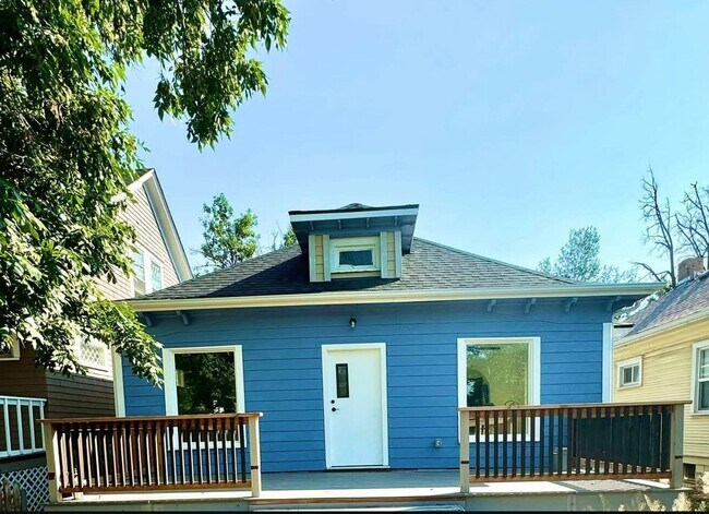 Building Photo - 908 W Colorado Ave Unit Duplex