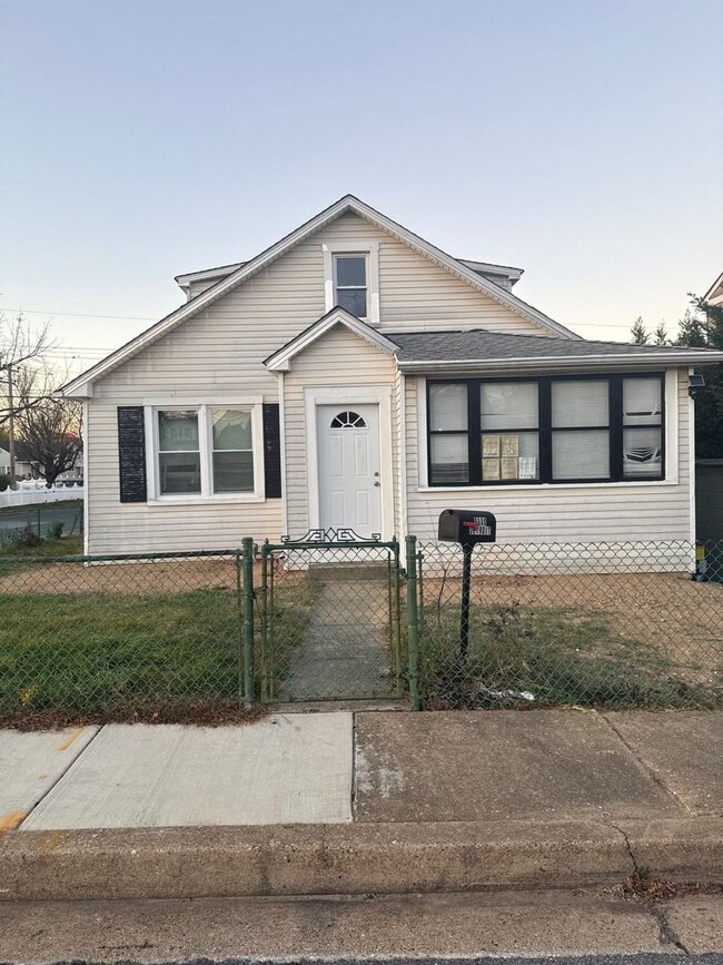 Building Photo - 6600 Detroit Ave Unit B