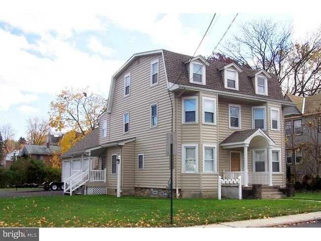 Building Photo - 1643 Rockwell Rd Rental