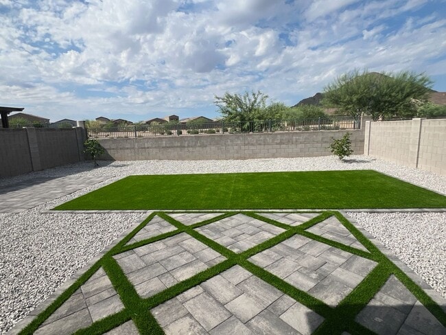Newly Built 4-bed / 2.5 Bath Home in Quiet... - Newly Built 4-bed / 2.5 Bath Home in Quiet...