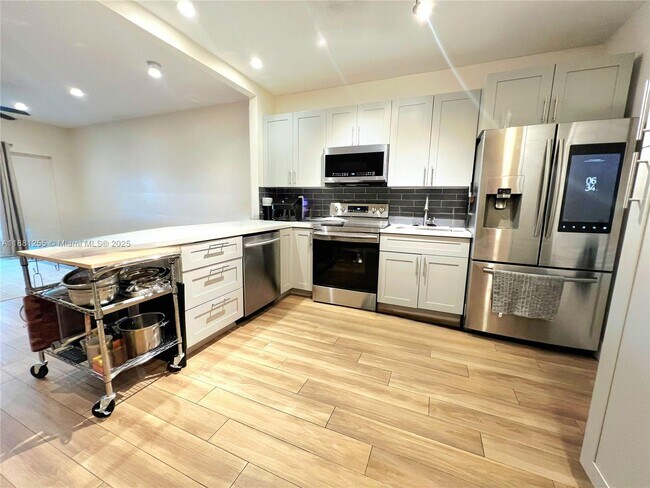Building Photo - 1600 NE 114th St Unit 311 Rental