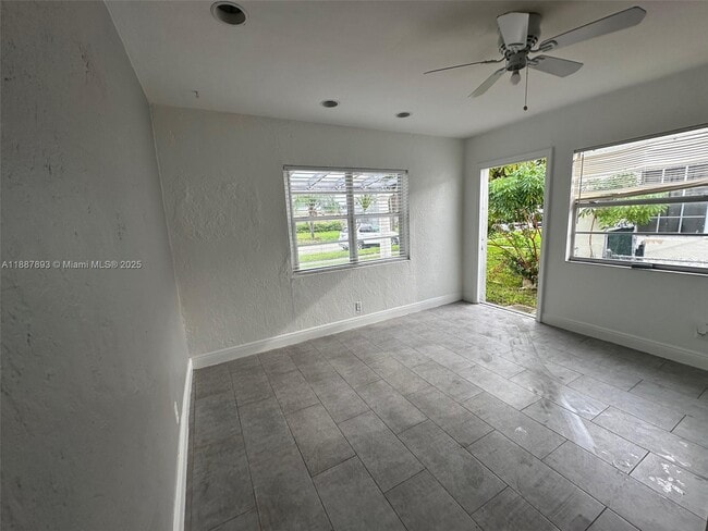 Building Photo - 1728 Rodman St Unit 1-2