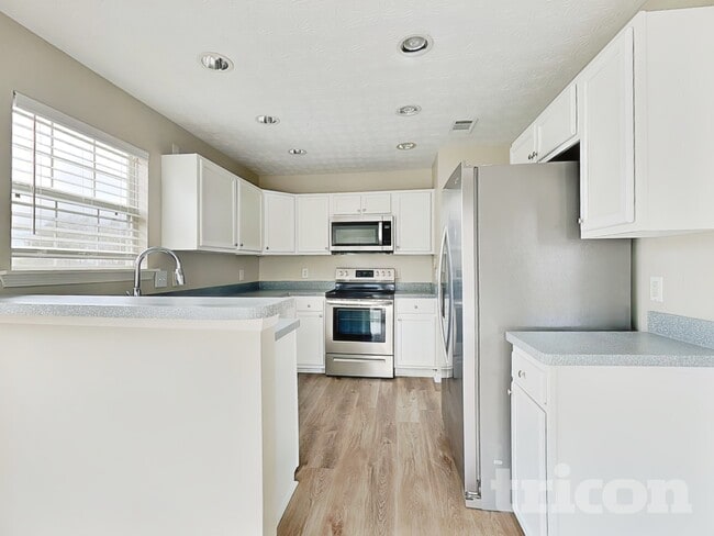 Photo - 530 Mackinaw Dr