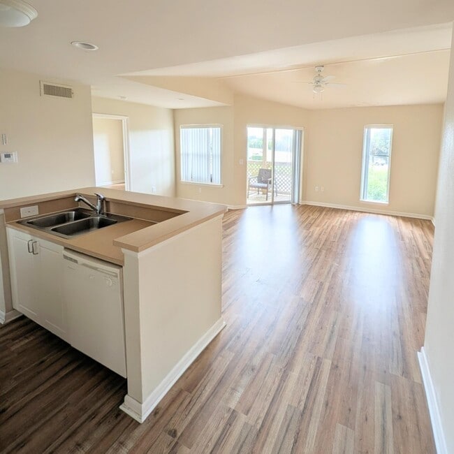 Photo - 4863 Via Palm Lakes Unit 811