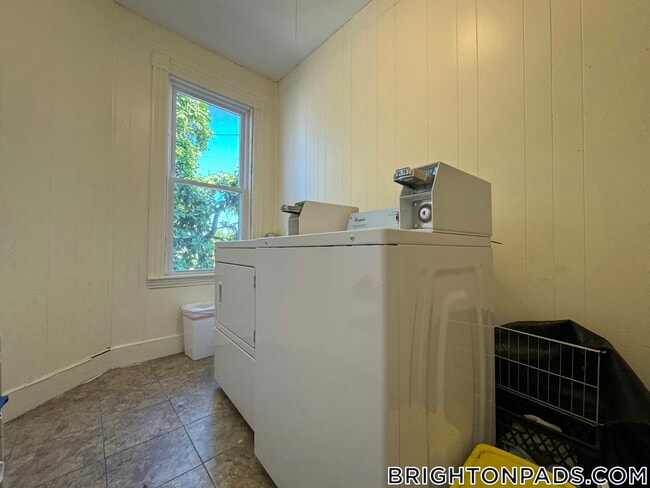 Building Photo - 202 Market St Rental