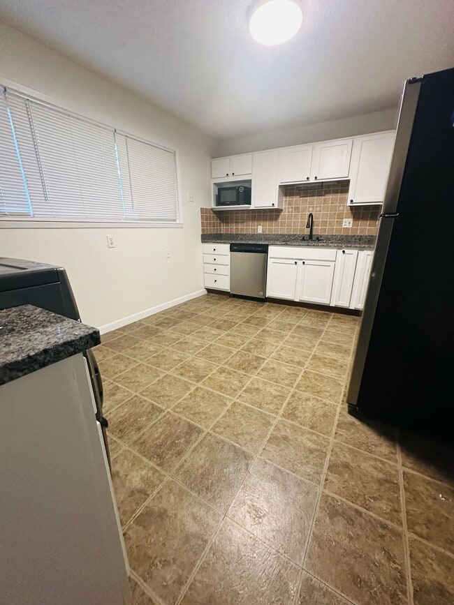 Photo - 1450 Blaine Dr