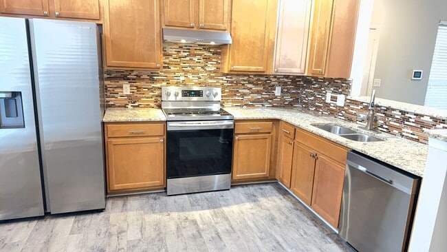 Photo - 3BR Townhouse Condo with Garage "ASK ABOUT OUR ZERO DEPOSIT"