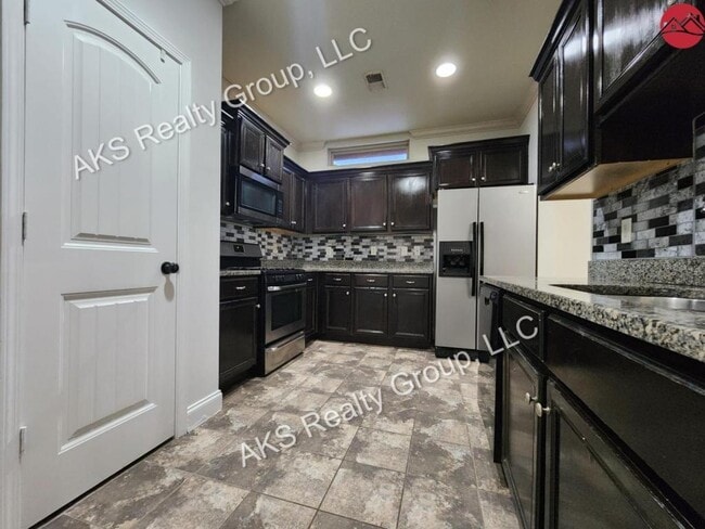 Photo - 5740 Park Side Rd