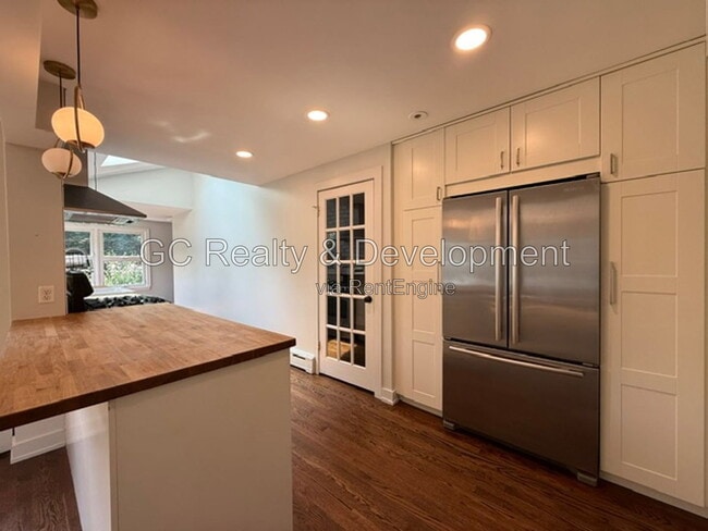 Photo - 255 Crest Rd