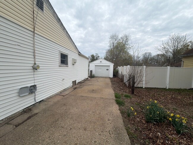 Photo - 1604 S Kneer Ave