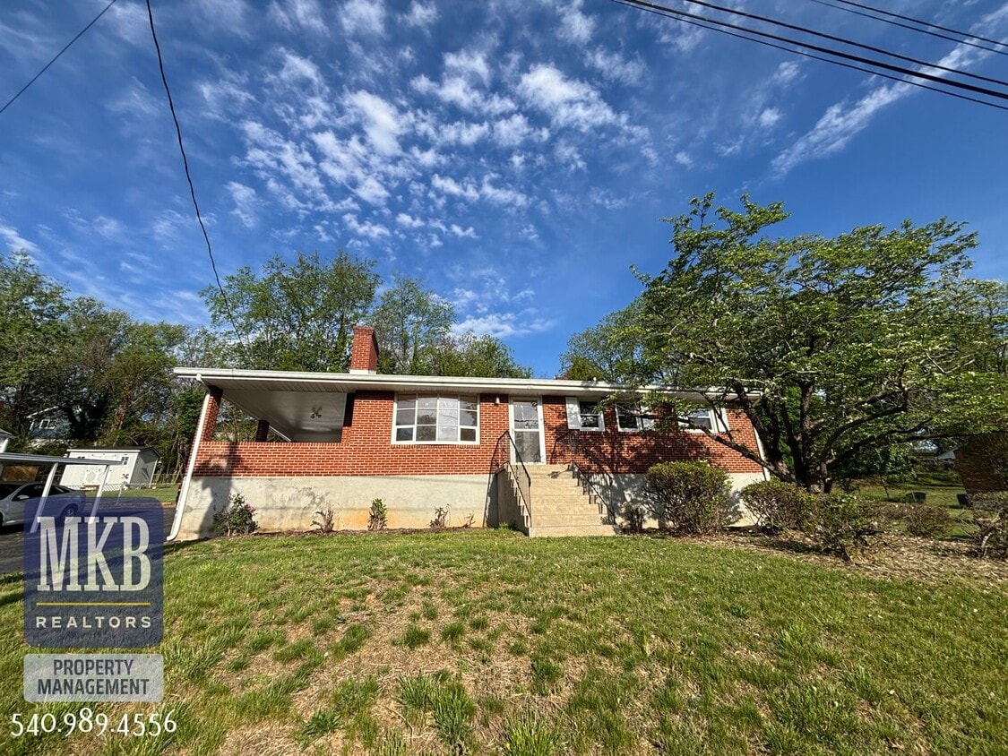 Photo - 3435 Troxell Road, Roanoke, VA 24014 - 3 Bedrooms & 2.5 Baths