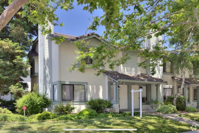 Building Photo - 34779 Tuxedo Common Rental