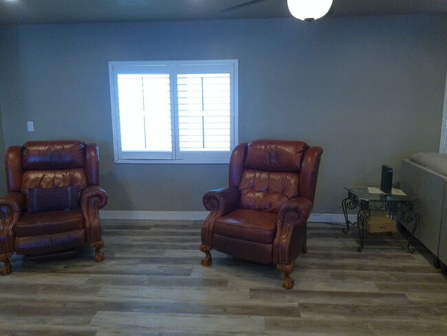 Photo - Spacious 4 bedroom 2 bath Double wide Available short term or long term