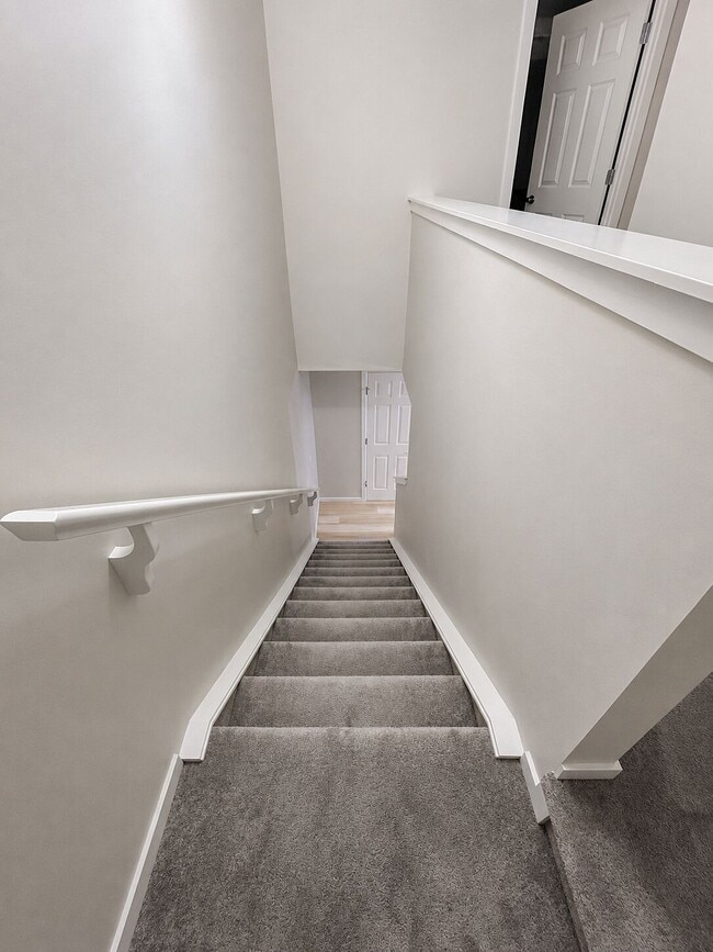 Photo - 819 Windbury St SW